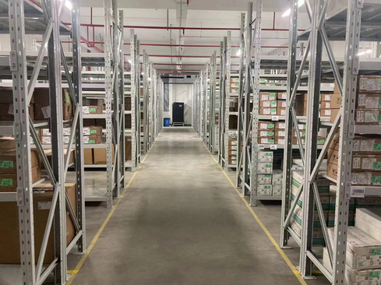 我司君临国际位于南京的医疗器械库内景
