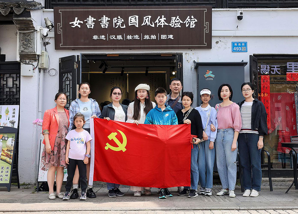君临国际党支部举办女书文化亲子体验活动